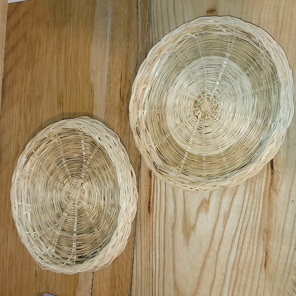 Set of 6 straw paper plate holders